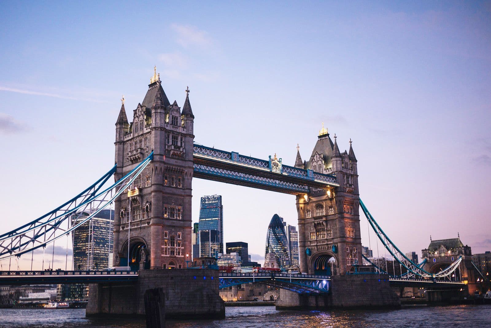 United Kingdom eSIM Bundles Background